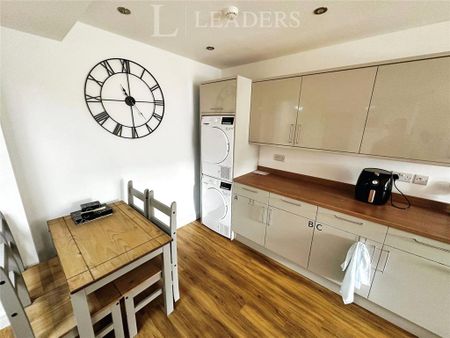 1 bedroom in a house share to rent - Photo 4