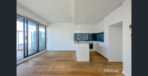 Top Floor Apartment - Photo 1