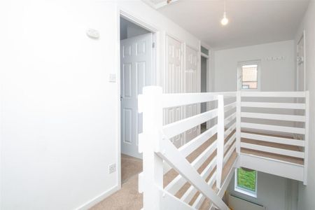 3 bedroom end of terrace house to rent - Photo 4