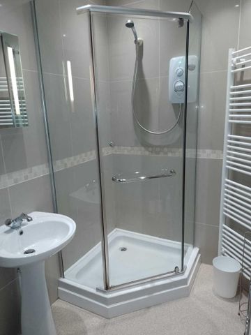 4 bedroom terraced house to rent - Photo 2