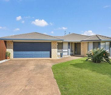 Spacious Family Living with Multiple Living Areas - Photo 4