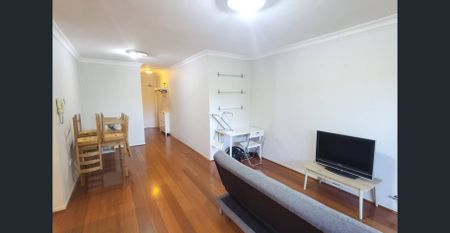 FULLY FURNITURE! Perfectly Positioned 3 Bedroom Apartment! - Photo 3