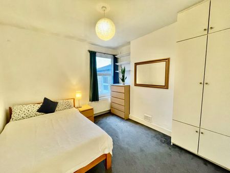 2 Bed Maisonette, Fountain Road, SW17 - Photo 2