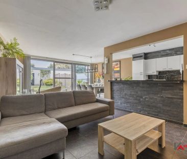 Gelijkvloers appartement met 2 slaapkamers, tuin & garage. - Foto 2