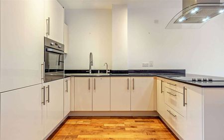 Two-bedroom duplex apartment with off-street parking - Photo 2