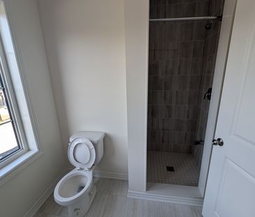 For Lease - 47 Arnold Circle, Brampton, Ontario - Photo 2