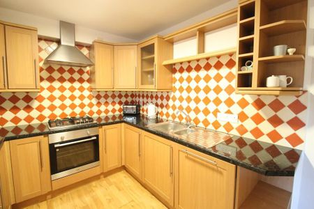 3 bedroom flat to rent - Photo 4