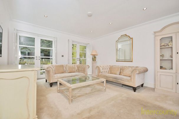 Chantry Road, CM23, Bishop'S Stortford - Photo 1
