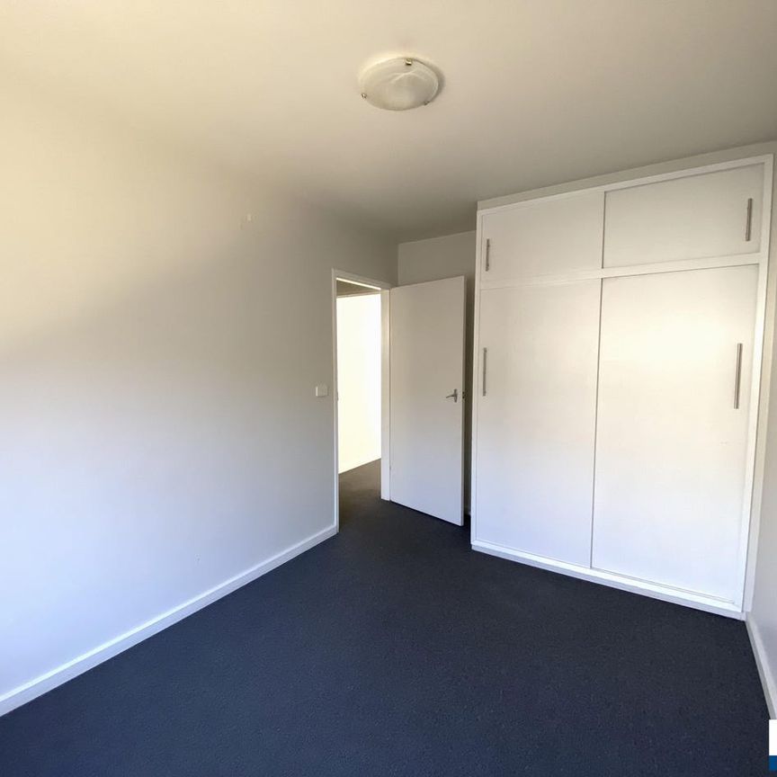 Charming Apartment in the Heart of Essendon - Photo 1