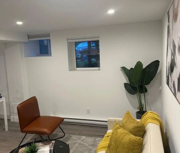 66 Wellington Street S #lower - Photo 2