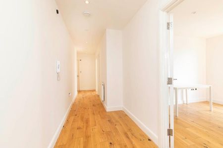 3 bedroom flat to rent - Photo 4