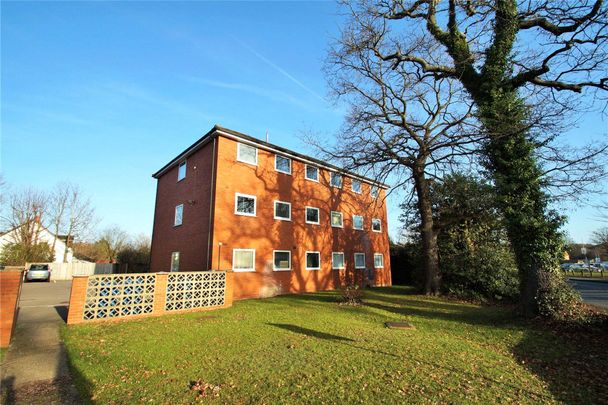 2 bedroom Flat in Brittain Court, Sandhurst - Photo 1