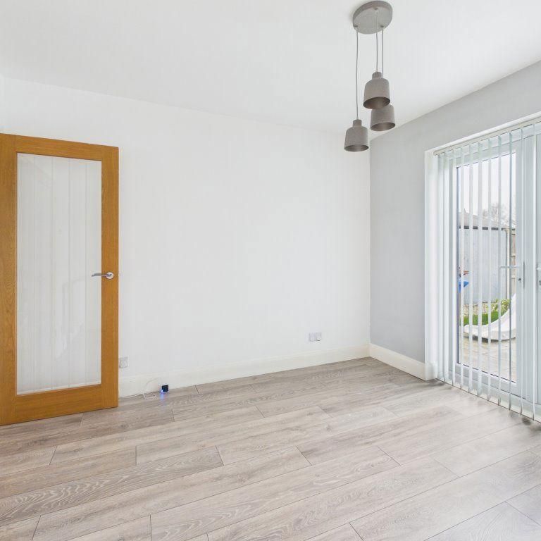 4 bedroom semi-detached house to rent - Photo 1