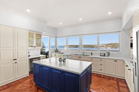Prestigious Balmoral Residence with Panoramic Middle Harbour Views (6-Month Term) - Photo 2
