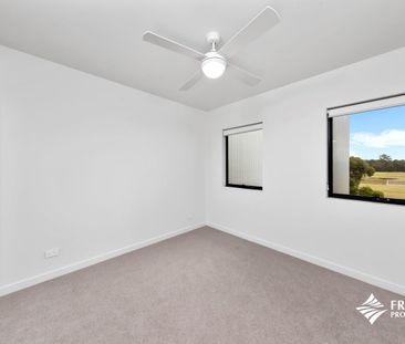 Large 4 Bedroom Townhome with Golf Course Views - Photo 3