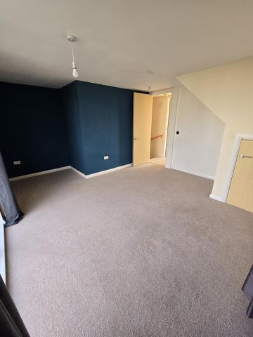 4 bedroom semi-detached house to rent - Photo 5