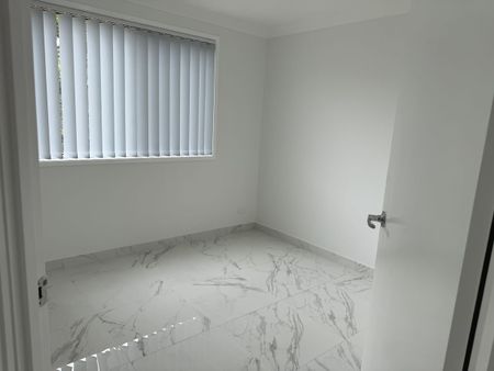 4 Bedrooms house FRESHLY PAINTED - Photo 3