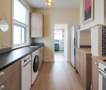 3 bedroom terraced house to rent - Photo 3