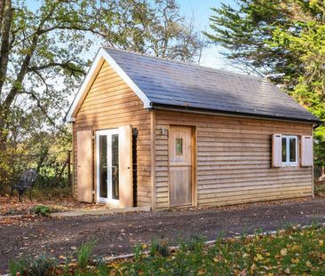 Effingham Common, Effingham, Leatherhead, Surrey, KT24 - Photo 3