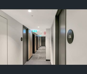 A property that has it all in Parkville! - Photo 2