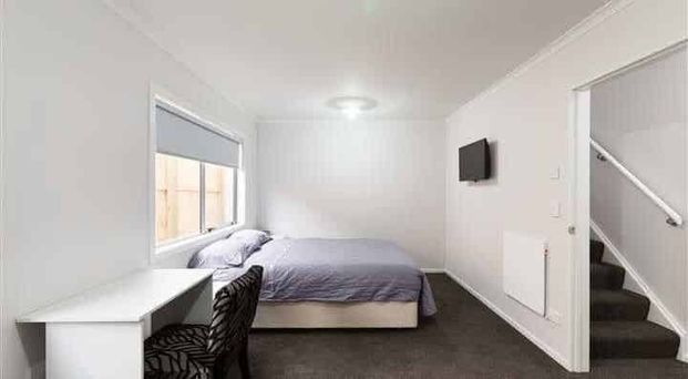 Stylish Studio Accommodation - Walk to Hospitals & CBD - Photo 1