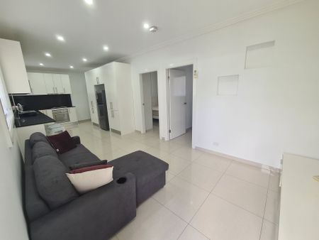 Modern 2-Bedroom Granny Flat with Utilities Included - Fully Furnished Option! - Photo 3
