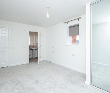 3 bedroom semi-detached house to rent - Photo 5