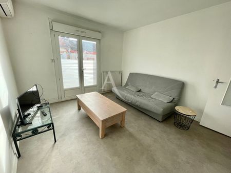 Location Appartement 2 pièces 43m² - Photo 2