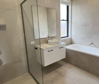 Brand New large 4 Bedroom House in The Village, Jimboomba. - Photo 4