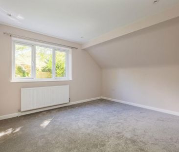 4 bedroom semi-detached house to rent - Photo 2