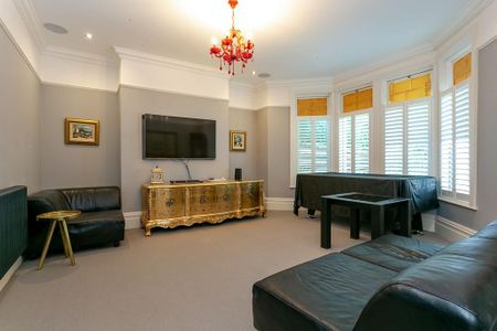 5 bedroom semi-detached house to rent - Photo 2