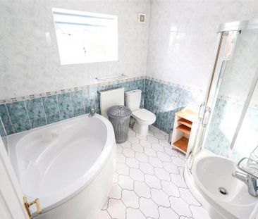 5 bedroom detached house to rent - Photo 3