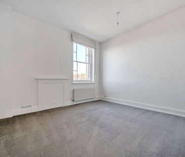 A stunning Grade II Listed Victorian house with a sweeping carriage... - Photo 5