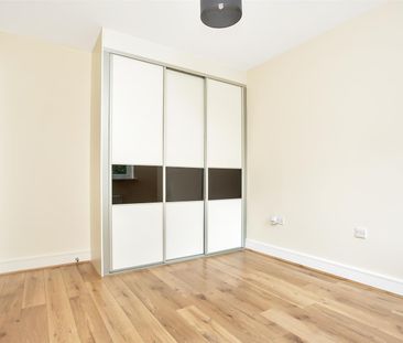 To Let 2 Bed Apartment - Photo 3