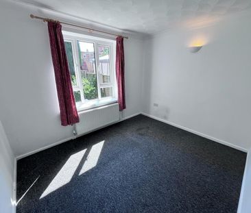 4 bedroom semi-detached house to rent - Photo 4