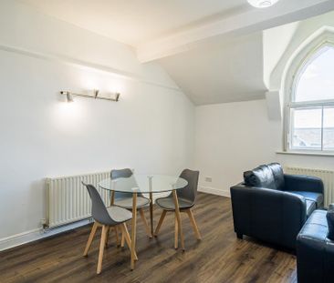 2 bedroom flat to rent - Photo 2