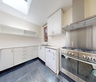 Princes Hill Delight – Spacious, Stylish & Perfectly Positioned - Photo 6
