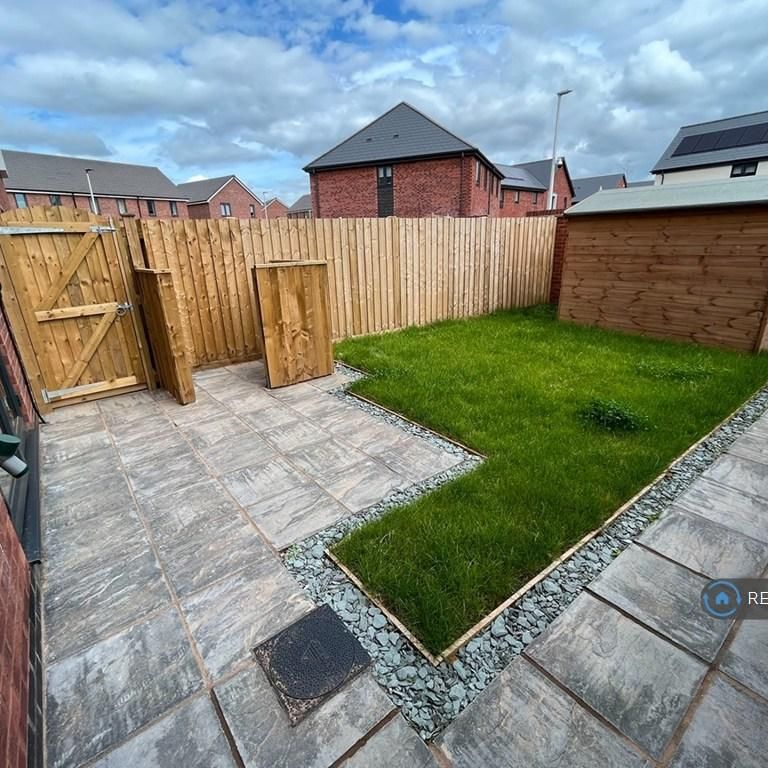 5 bedroom semi-detached house to rent - Photo 1