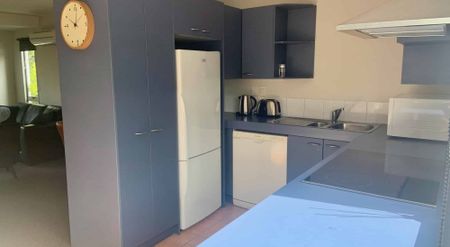 Fully Furnished 2 - 3 Bedroom City Townhouse with Internal Access Garage! - Photo 5