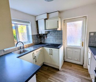 3 bedroom semi-detached house to rent - Photo 4