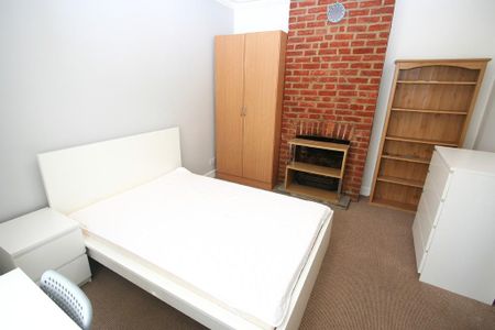 5 bedroom terraced house to rent - Photo 3