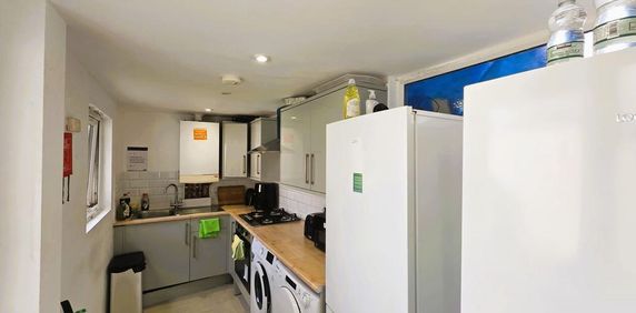 1 bedroom house of multiple occupation to rent - Photo 2