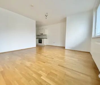 CHARMANTE 2-ZIMMER WOHNUNG MIT BALKON IN SEHR GUTER LAGE - GARAGE OPTIONAL - Foto 1