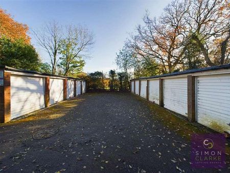 Friern Barnet Lane, Whetstone, - With Garage, N20 - Photo 4