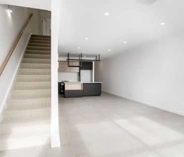 Modern townhouse in the heart of Bowden - Photo 2