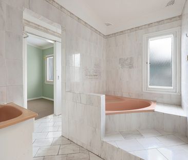 Spacious Four-Bedroom Home - Photo 3