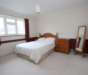 Spire View, Stanhope Heath, Stanwell, Staines-Upon-Thames,TW19 - Photo 3