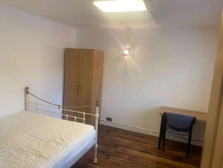 Prior Deram Walk, Coventry, CV4 - Photo 3