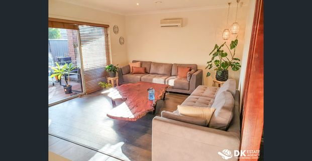 FAMILY ENTERTAINER! - Photo 1