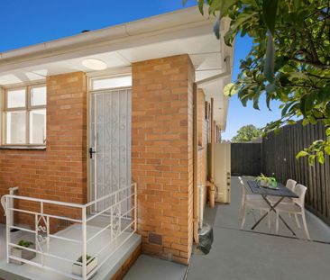 Extensively Renovated Villa That Ticks All The Boxes - Photo 5